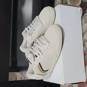 Mens size 9 Emerica sneakers